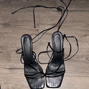 BLACK LACE UP OPEN TOE SANDAL